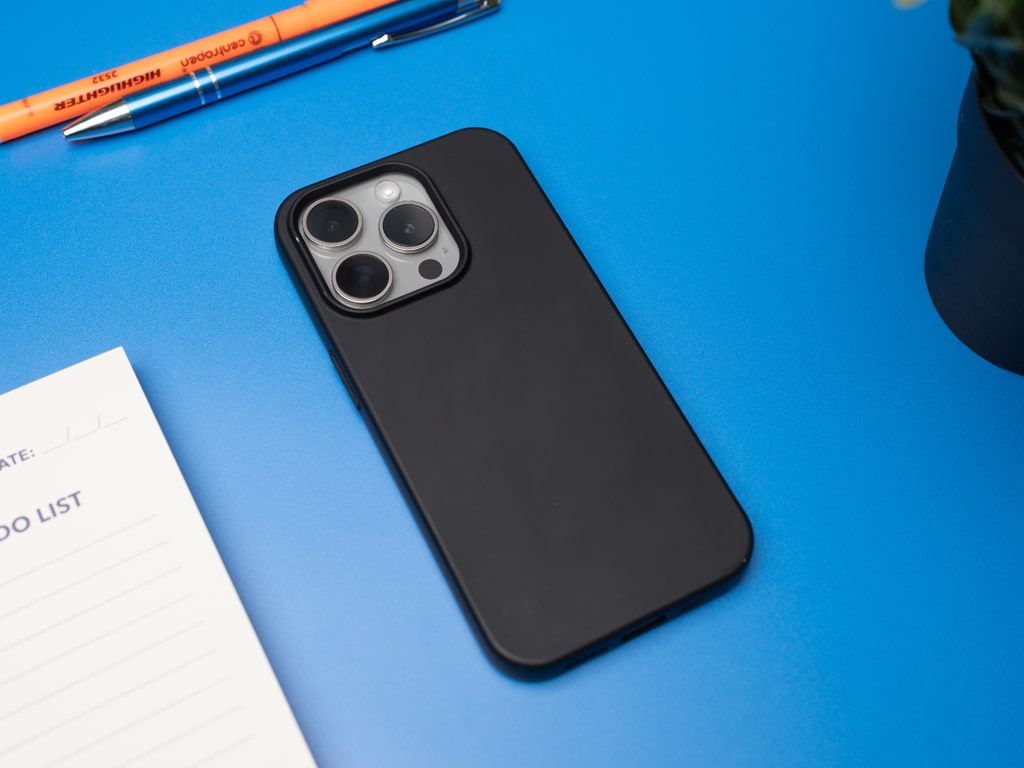 Silikonový kryt na iPhone 15 Pro - Černý 2